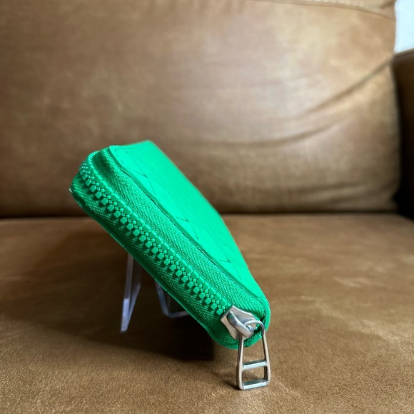 BOTTEGA VENETA Intreccio Rubber Silicone Zip Around Long Wallet - Picture 3 of 15